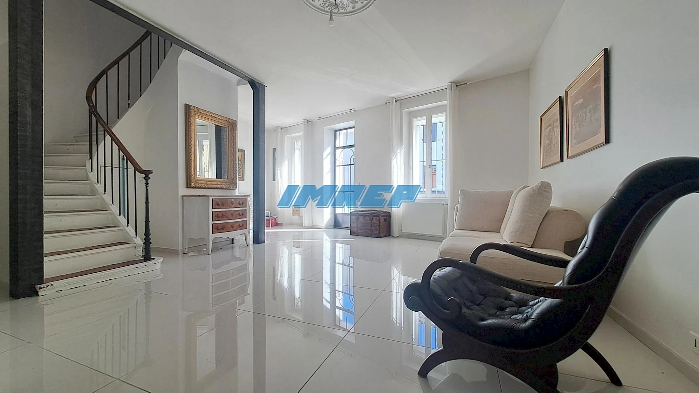 1037-Charmante maison de ville Type 5 - 13009 MARSEILLE réf : 1037