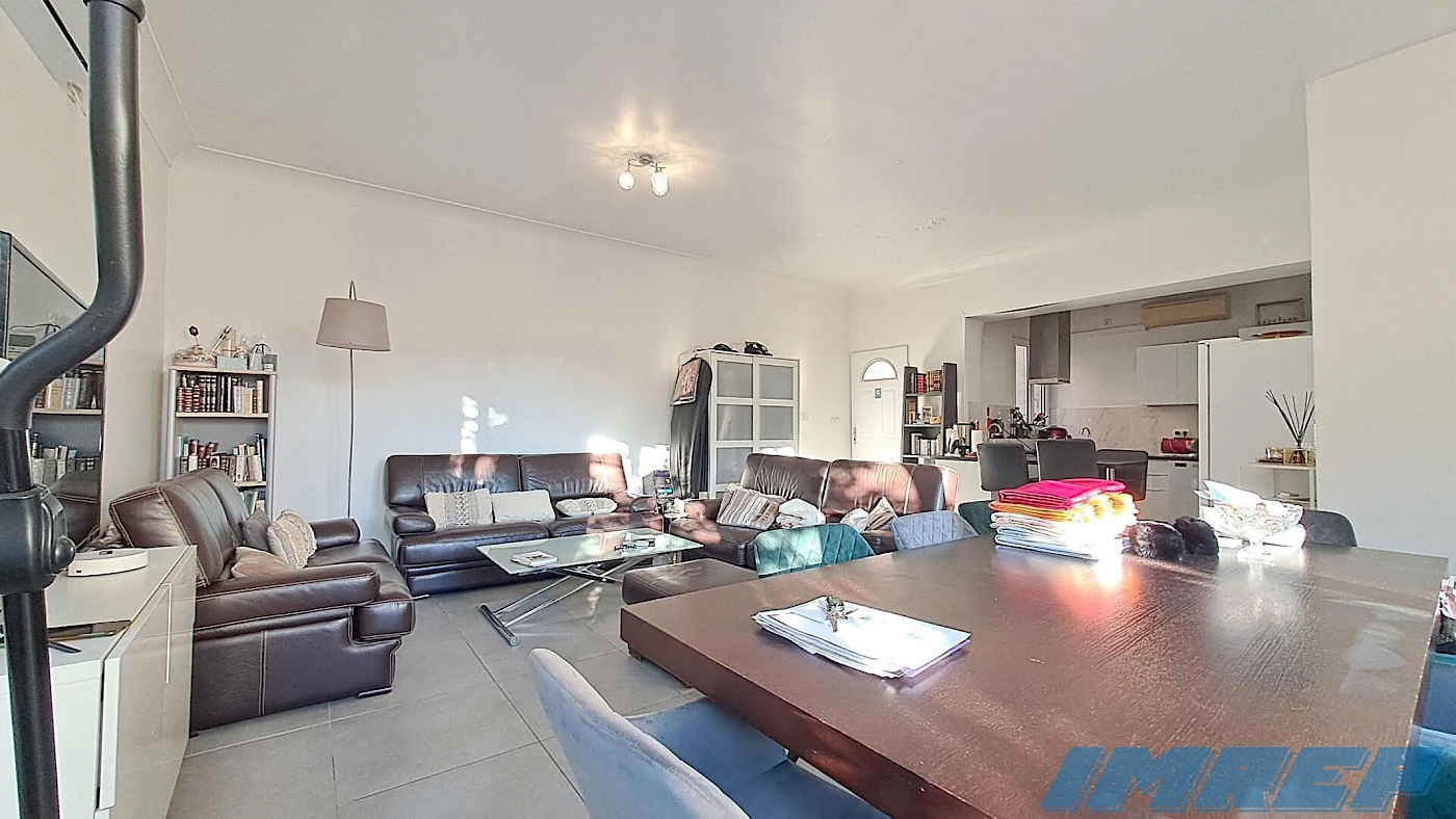 1010-EXCLUSIVITE Maison 224m2 composée de 5 appartements - 13009 MARS