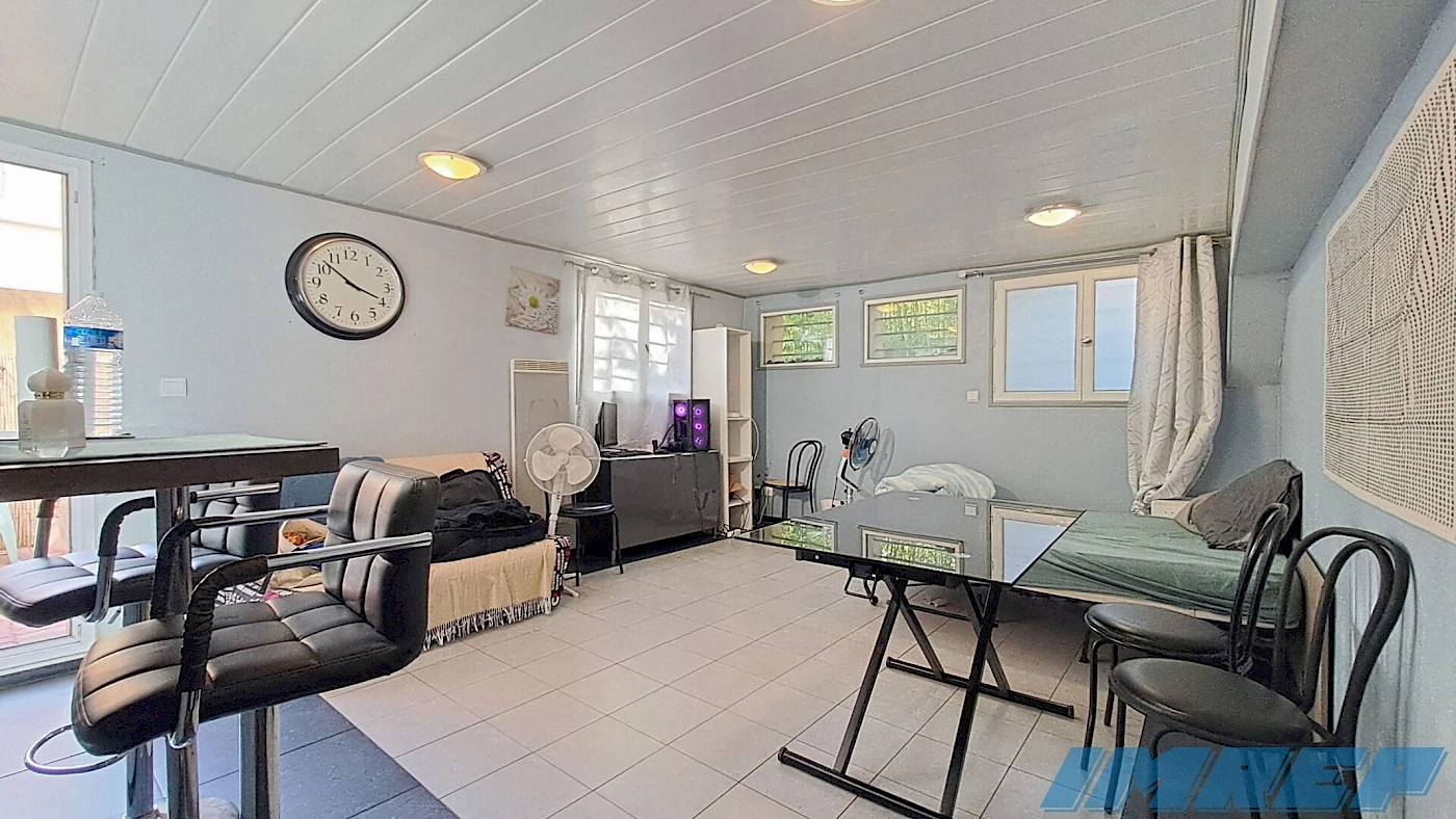 1010-EXCLUSIVITE Maison 224m2 composée de 5 appartements - 13009 MARS