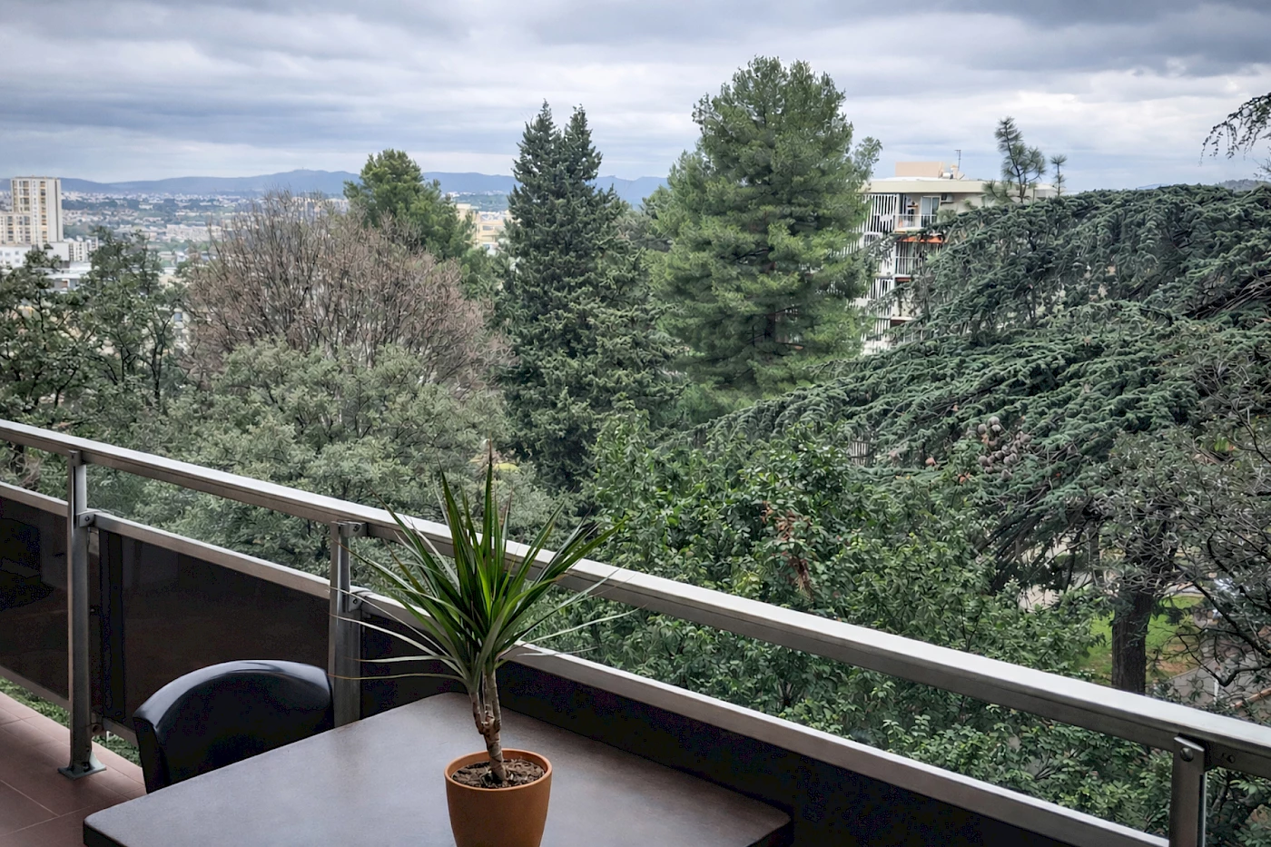 1058-13010 MARSEILLE ST TRONC 5 PIECES HAUTS DE CASTEL ROC