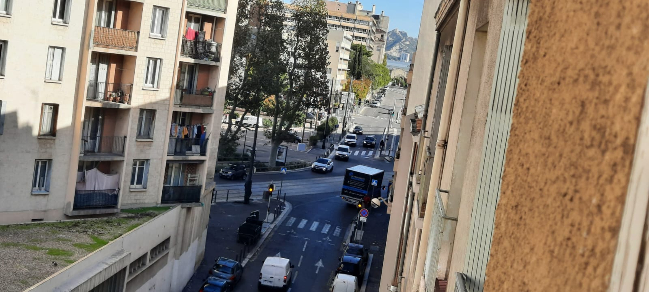 971-13008 ROUET  CANTINI  TOP EMPLACEMENT  3 pièces  avec ascenseur - 13