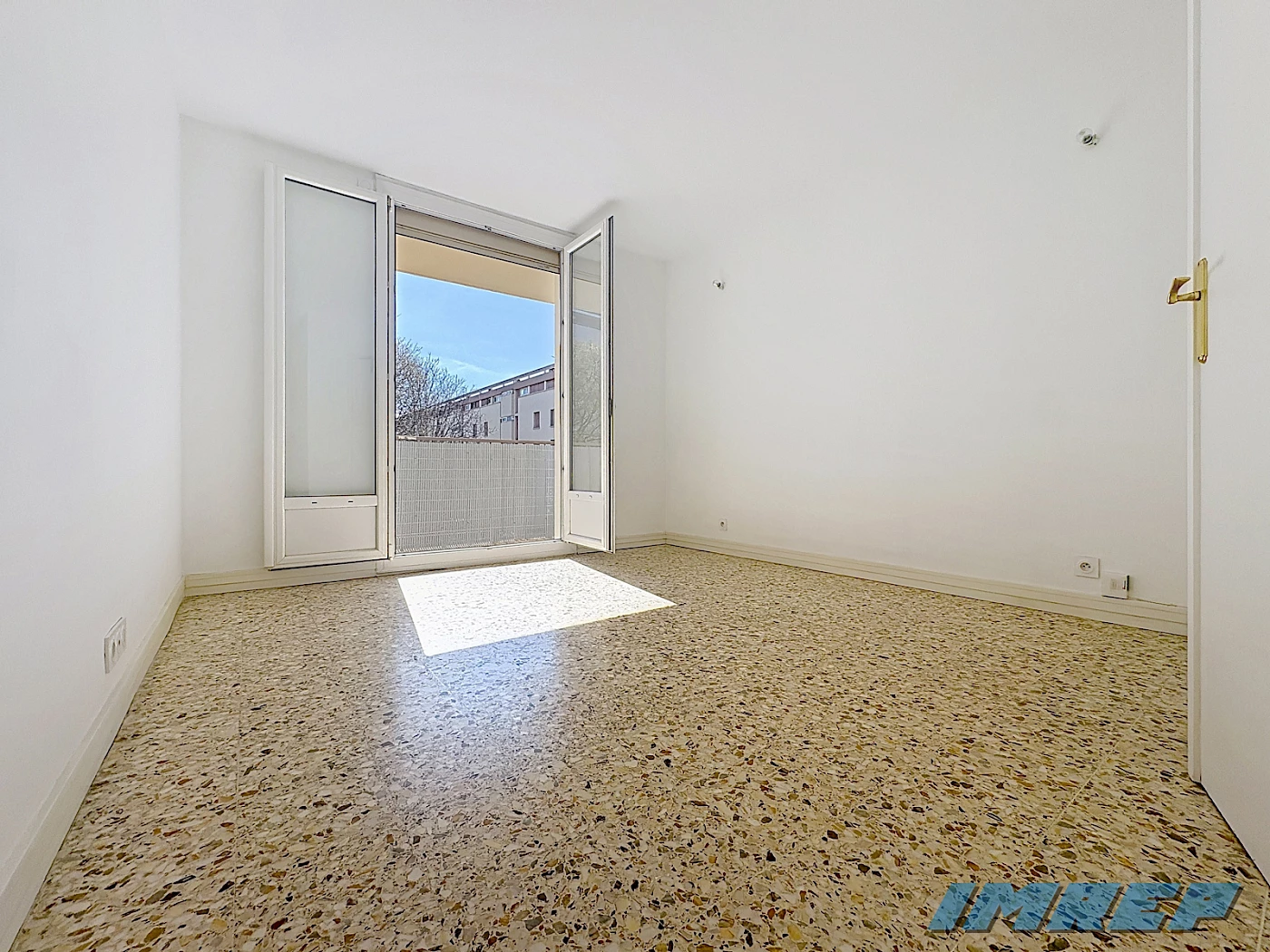 1077-Appartement Marseille 3 pièce(s) 70 m2
