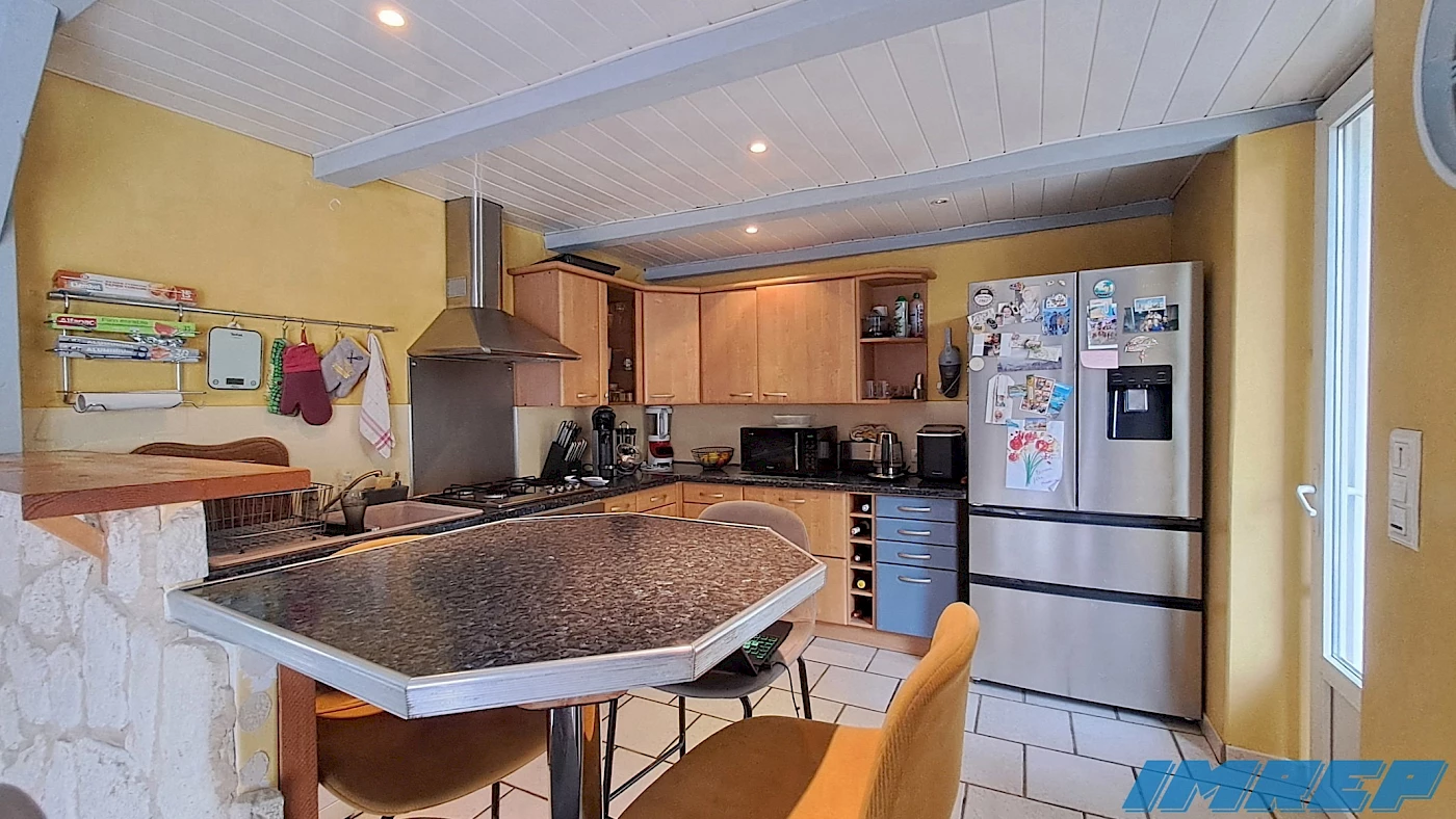 MARSEILLE 13009 MAISON 168,29 M² AVEC 2 LOGEMENTS, JACUZZI ET PARKINGS