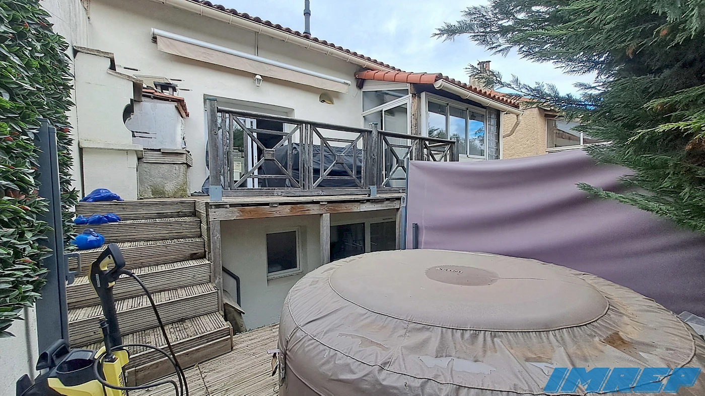 MARSEILLE 13009 MAISON 168,29 M² AVEC 2 LOGEMENTS, JACUZZI ET PARKINGS