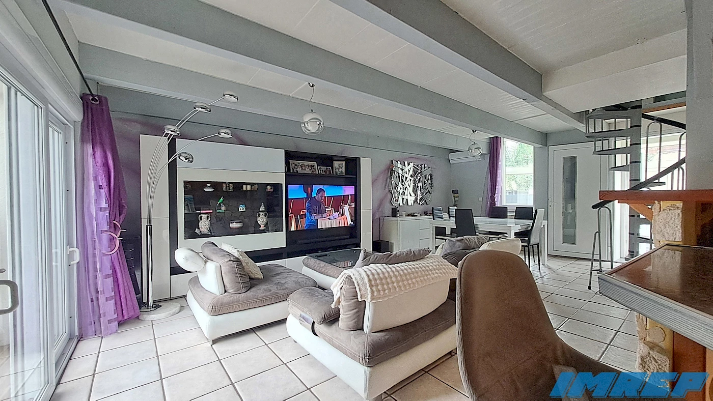 MARSEILLE 13009 MAISON 168,29 M² AVEC 2 LOGEMENTS, JACUZZI ET PARKINGS