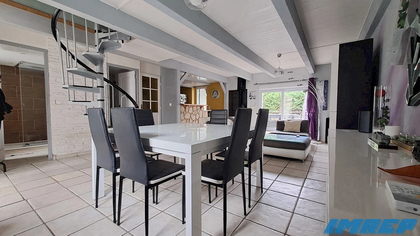 MARSEILLE 13009 MAISON 168,29 M² AVEC 2 LOGEMENTS, JACUZZI ET PARKINGS